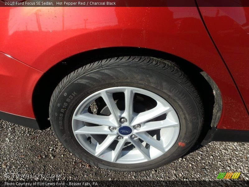 Hot Pepper Red / Charcoal Black 2018 Ford Focus SE Sedan