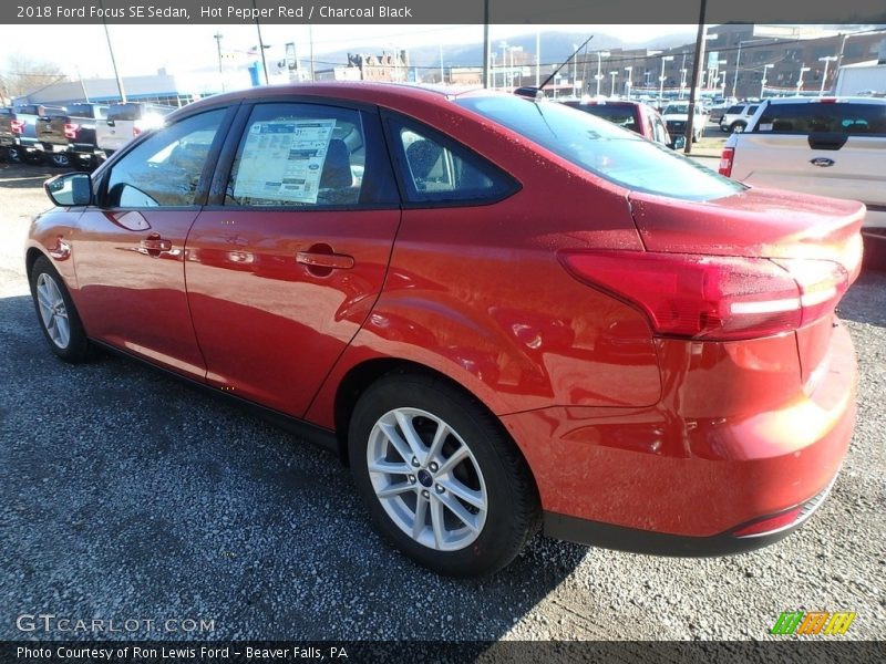 Hot Pepper Red / Charcoal Black 2018 Ford Focus SE Sedan