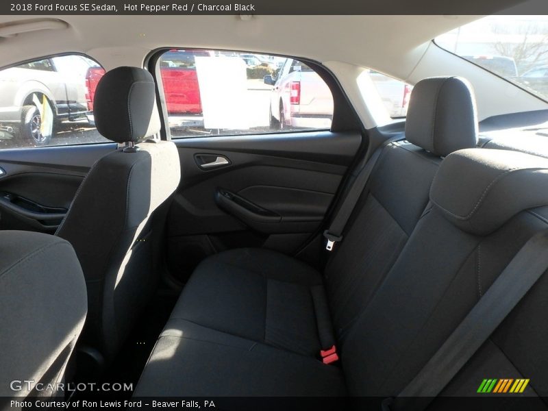 Hot Pepper Red / Charcoal Black 2018 Ford Focus SE Sedan