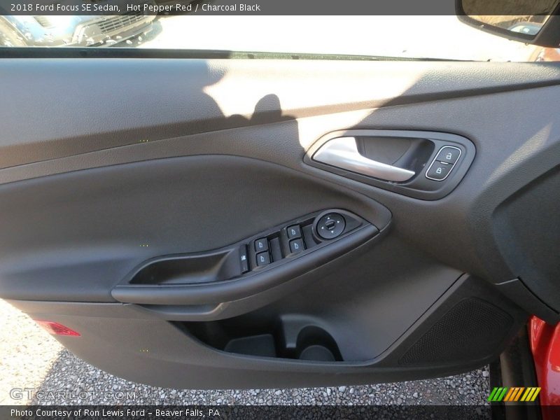Hot Pepper Red / Charcoal Black 2018 Ford Focus SE Sedan