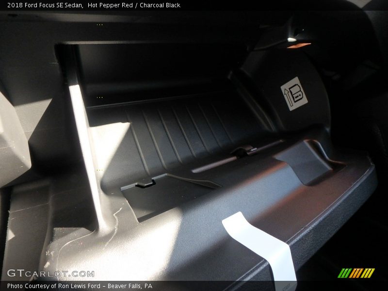 Hot Pepper Red / Charcoal Black 2018 Ford Focus SE Sedan