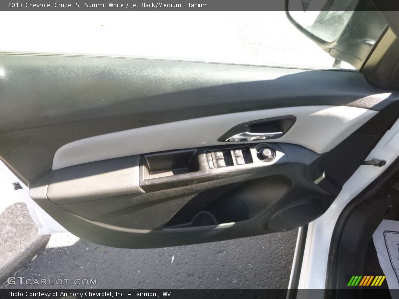 Summit White / Jet Black/Medium Titanium 2013 Chevrolet Cruze LS