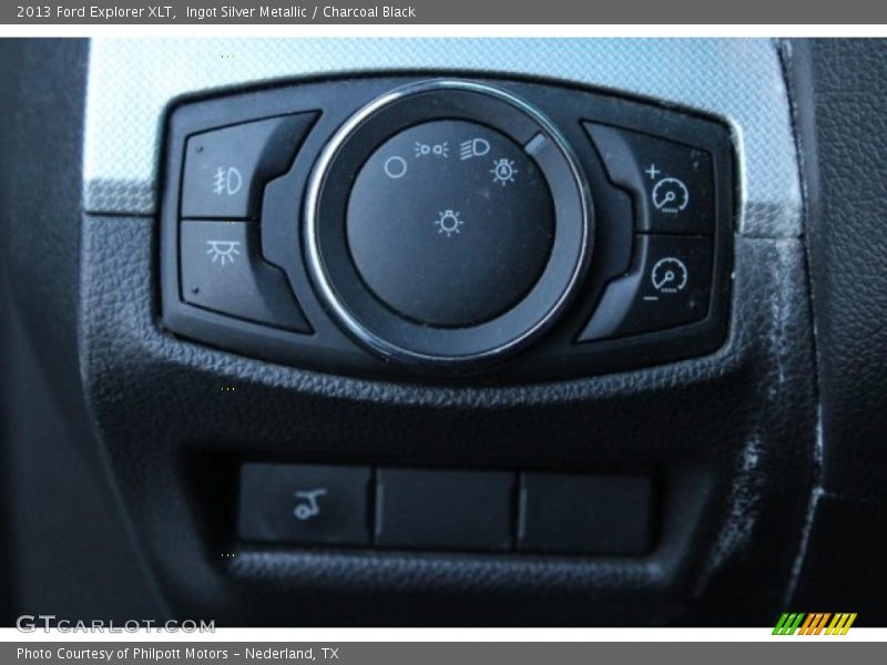 Ingot Silver Metallic / Charcoal Black 2013 Ford Explorer XLT