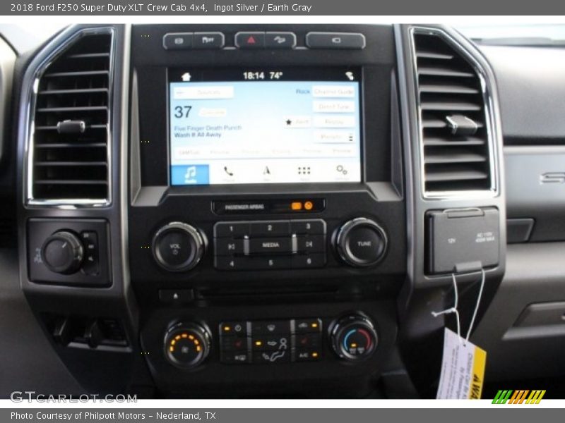 Ingot Silver / Earth Gray 2018 Ford F250 Super Duty XLT Crew Cab 4x4