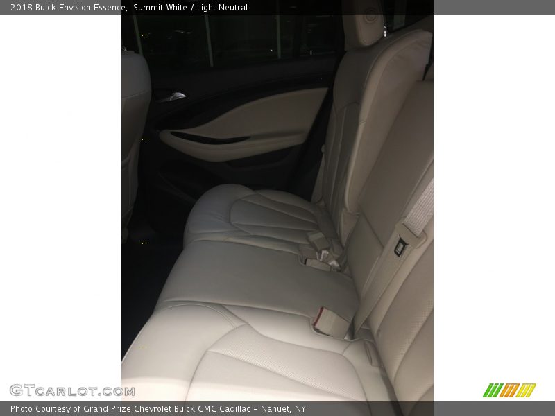 Summit White / Light Neutral 2018 Buick Envision Essence