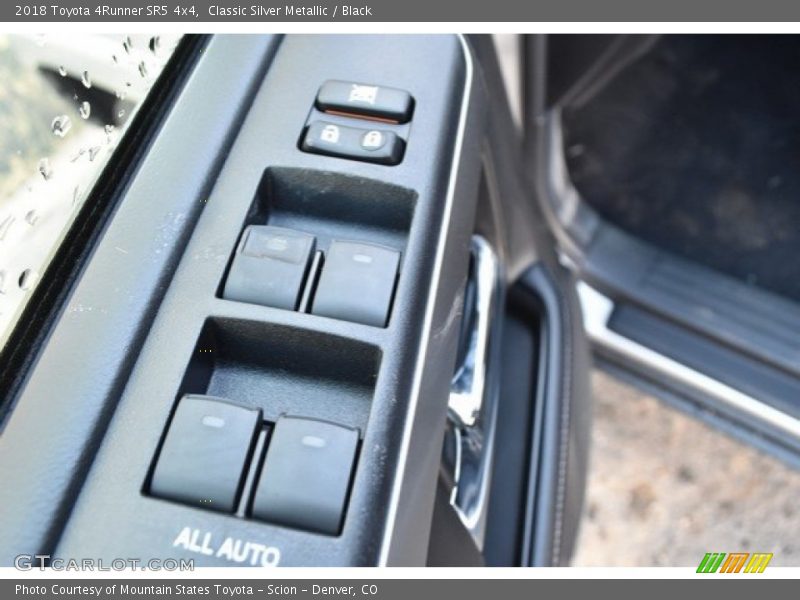 Classic Silver Metallic / Black 2018 Toyota 4Runner SR5 4x4