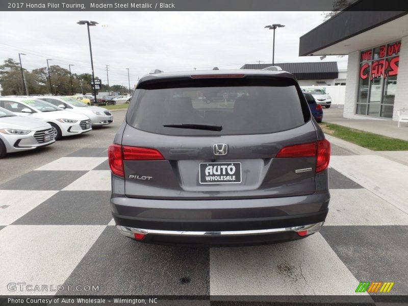Modern Steel Metallic / Black 2017 Honda Pilot Touring