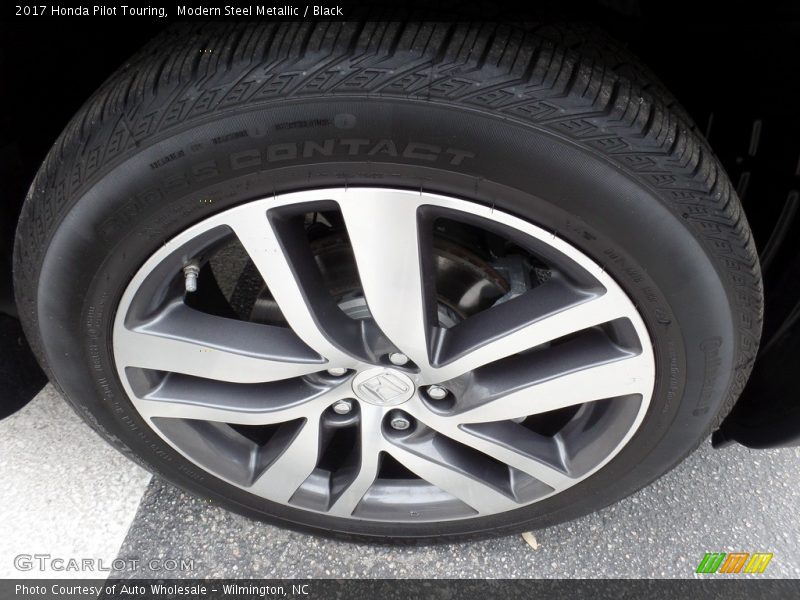 Modern Steel Metallic / Black 2017 Honda Pilot Touring
