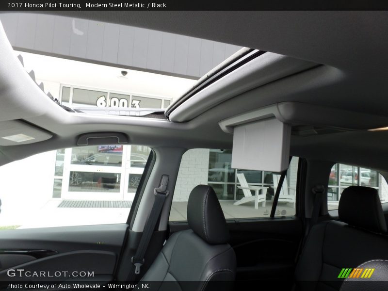 Modern Steel Metallic / Black 2017 Honda Pilot Touring