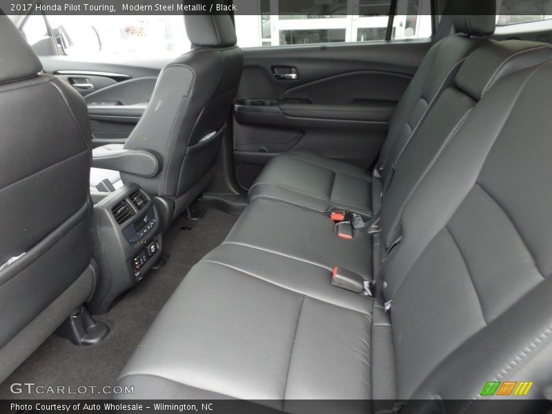 Modern Steel Metallic / Black 2017 Honda Pilot Touring