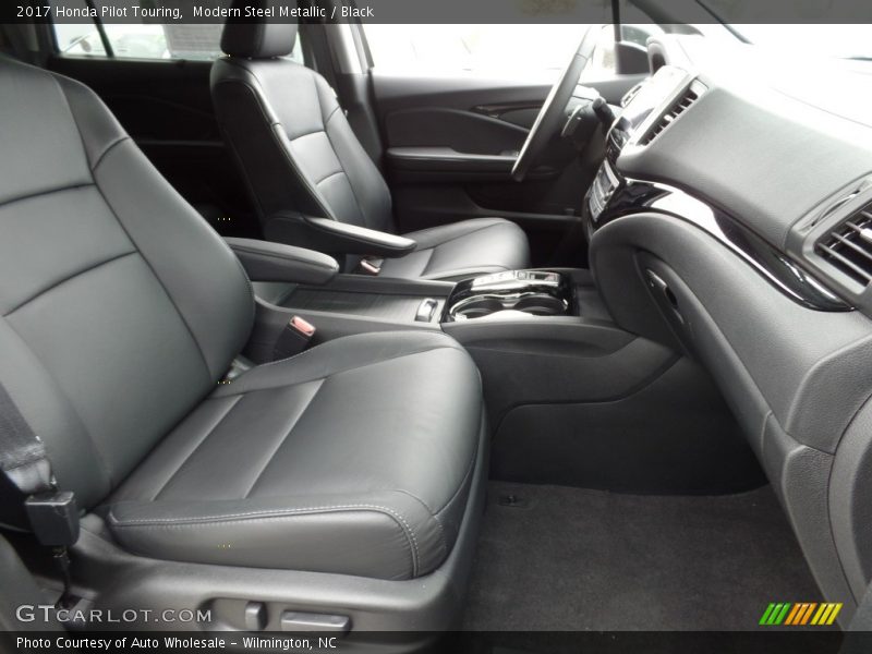 Modern Steel Metallic / Black 2017 Honda Pilot Touring