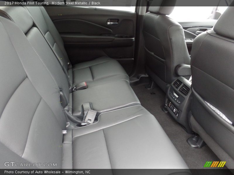 Modern Steel Metallic / Black 2017 Honda Pilot Touring