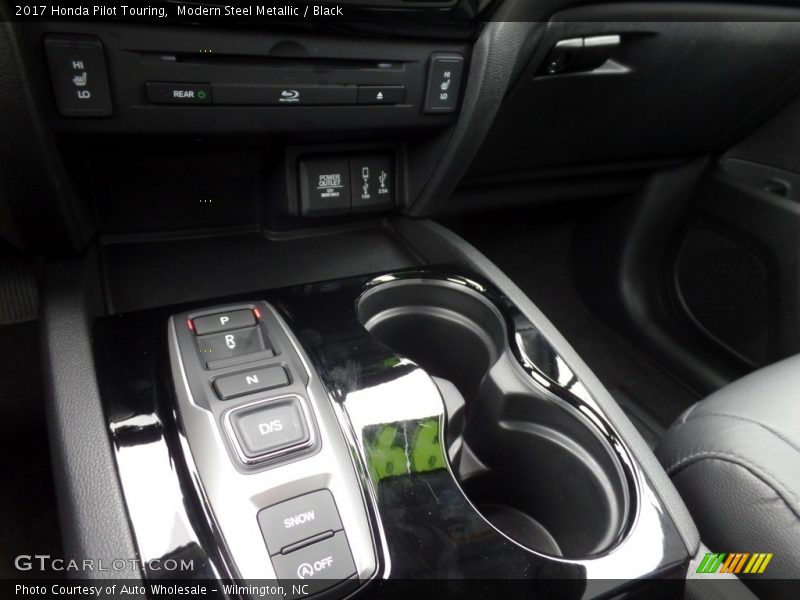 Modern Steel Metallic / Black 2017 Honda Pilot Touring