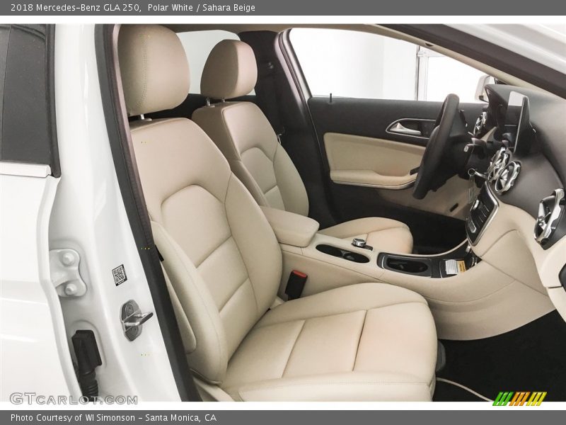 Polar White / Sahara Beige 2018 Mercedes-Benz GLA 250