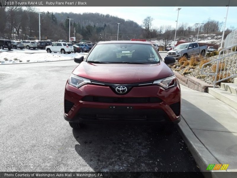 Ruby Flare Pearl / Black 2018 Toyota RAV4 LE