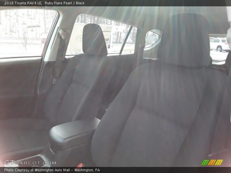 Ruby Flare Pearl / Black 2018 Toyota RAV4 LE
