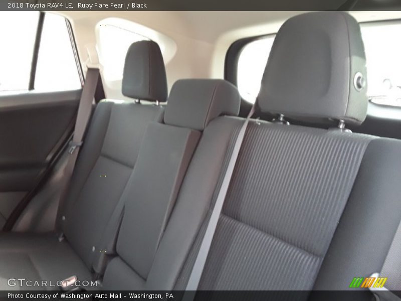 Ruby Flare Pearl / Black 2018 Toyota RAV4 LE