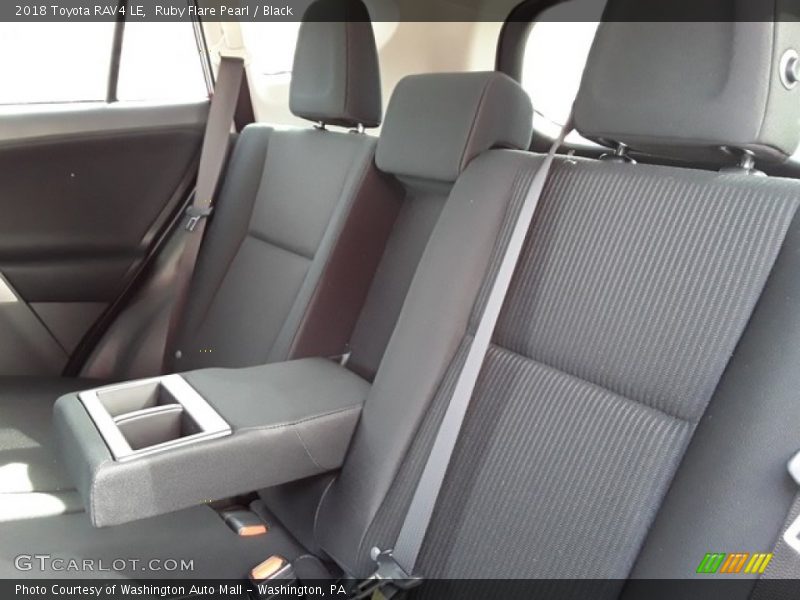 Ruby Flare Pearl / Black 2018 Toyota RAV4 LE