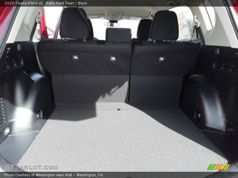Ruby Flare Pearl / Black 2018 Toyota RAV4 LE