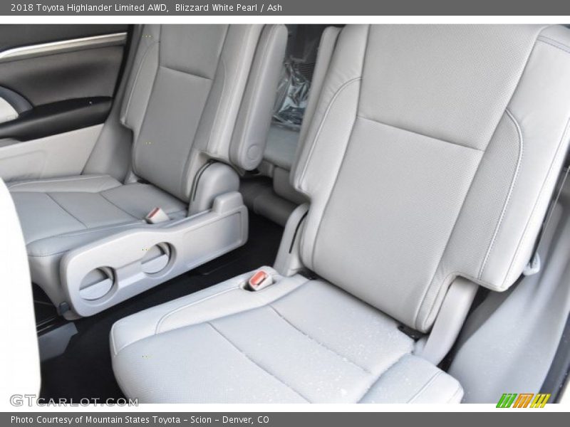 Blizzard White Pearl / Ash 2018 Toyota Highlander Limited AWD