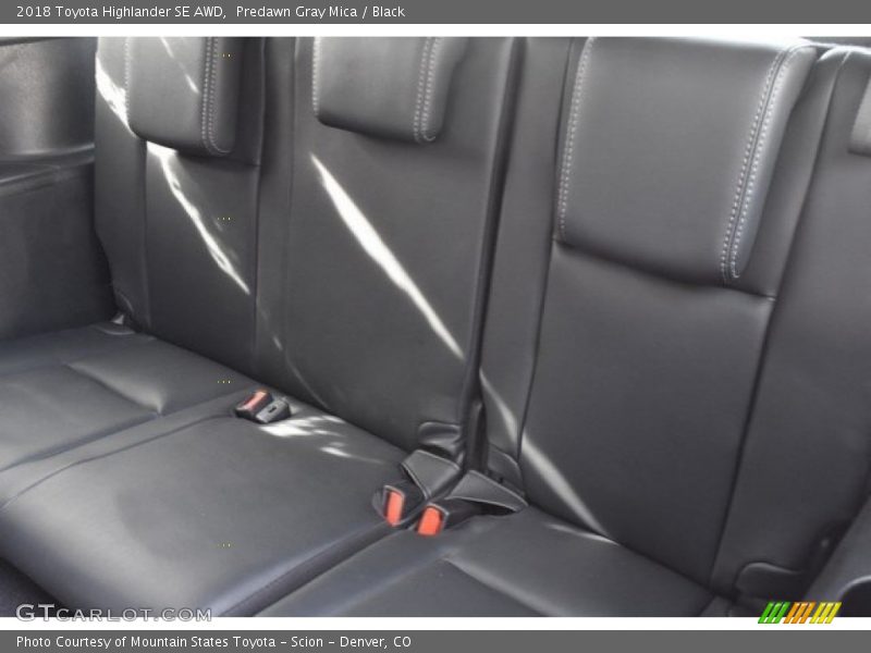 Predawn Gray Mica / Black 2018 Toyota Highlander SE AWD