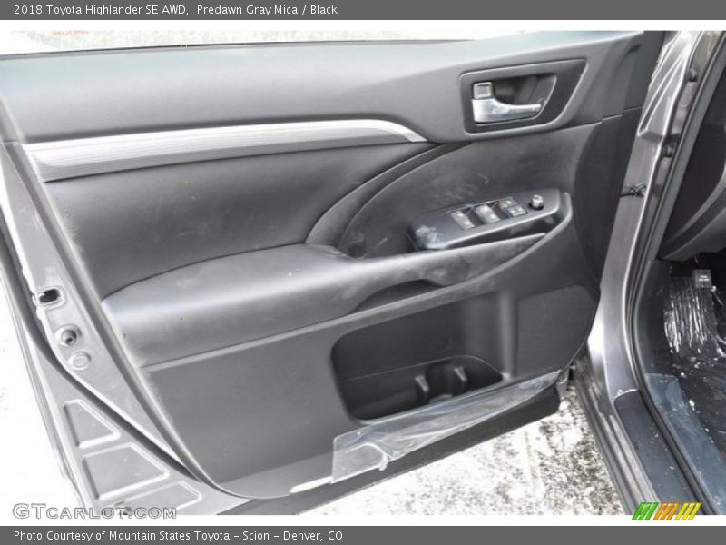 Predawn Gray Mica / Black 2018 Toyota Highlander SE AWD