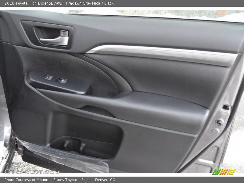 Predawn Gray Mica / Black 2018 Toyota Highlander SE AWD