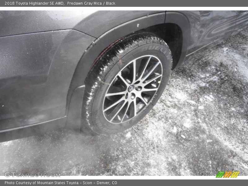 Predawn Gray Mica / Black 2018 Toyota Highlander SE AWD