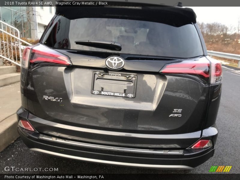 Magnetic Gray Metallic / Black 2018 Toyota RAV4 SE AWD