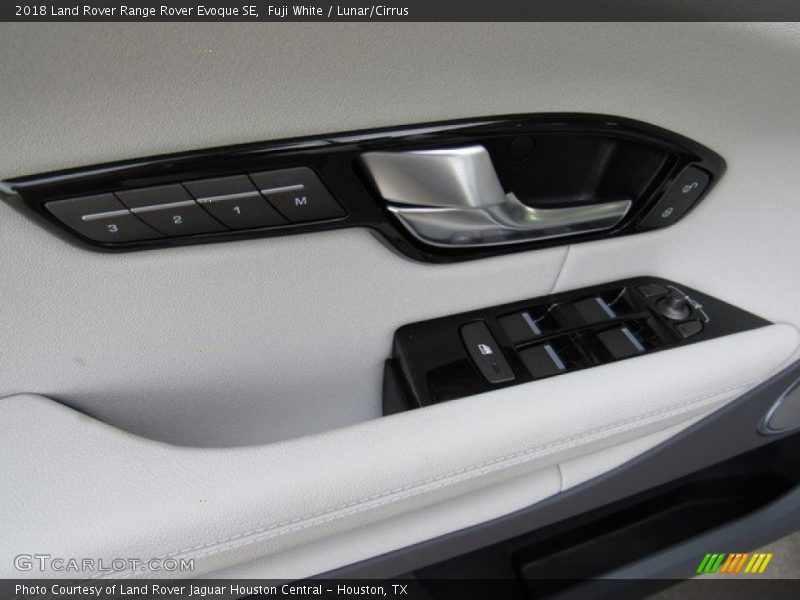 Controls of 2018 Range Rover Evoque SE