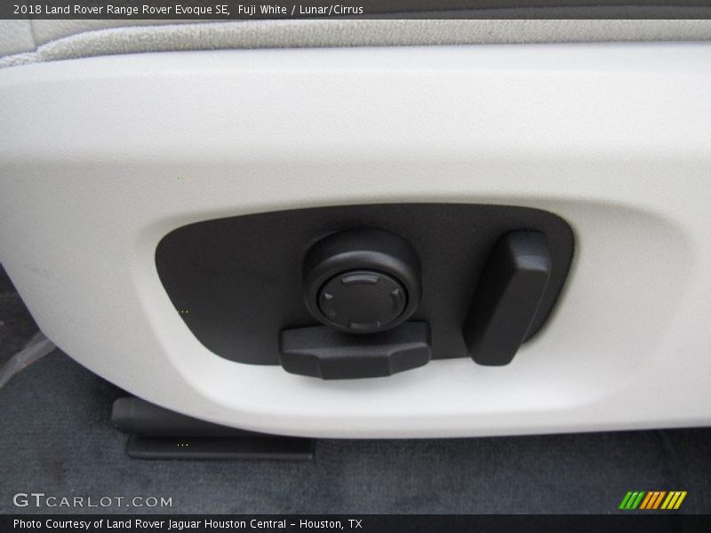 Controls of 2018 Range Rover Evoque SE