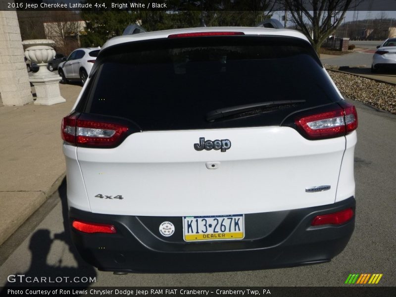 Bright White / Black 2016 Jeep Cherokee Latitude 4x4