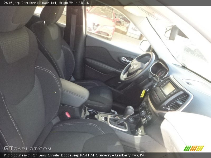 Bright White / Black 2016 Jeep Cherokee Latitude 4x4