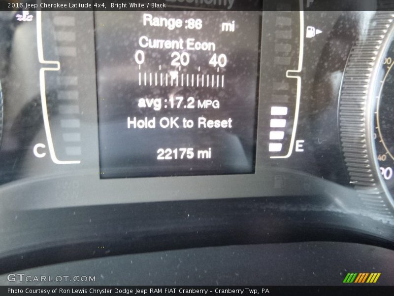 Bright White / Black 2016 Jeep Cherokee Latitude 4x4