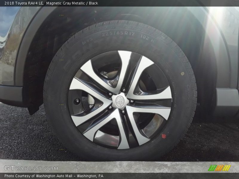 Magnetic Gray Metallic / Black 2018 Toyota RAV4 LE