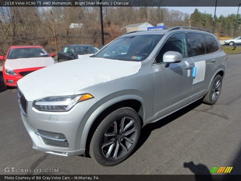 Front 3/4 View of 2018 XC90 T5 AWD Momentum