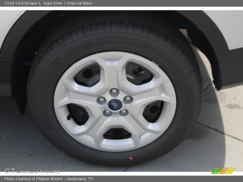 Ingot Silver / Charcoal Black 2018 Ford Escape S