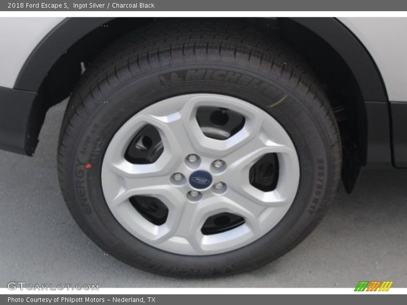 Ingot Silver / Charcoal Black 2018 Ford Escape S