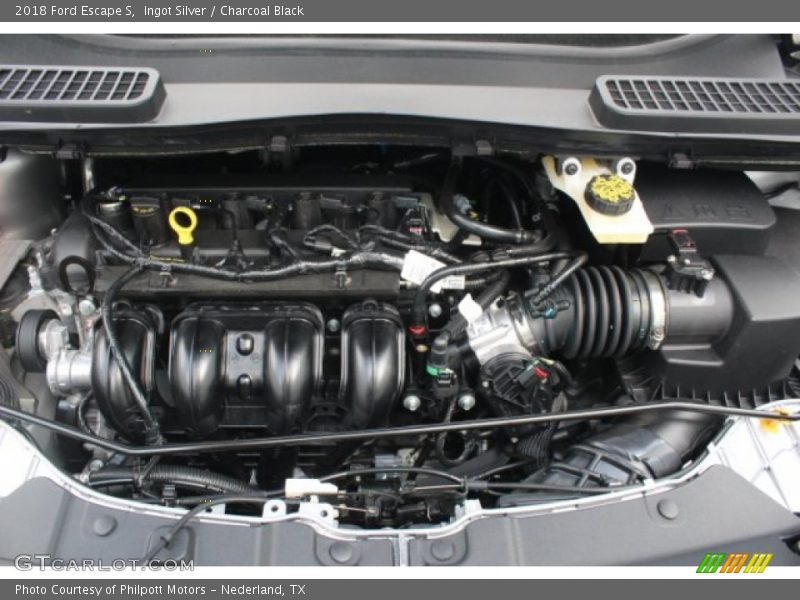 Ingot Silver / Charcoal Black 2018 Ford Escape S