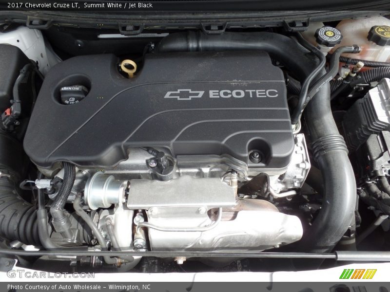 Summit White / Jet Black 2017 Chevrolet Cruze LT
