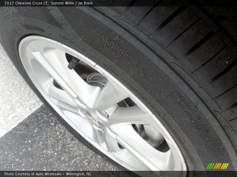 Summit White / Jet Black 2017 Chevrolet Cruze LT