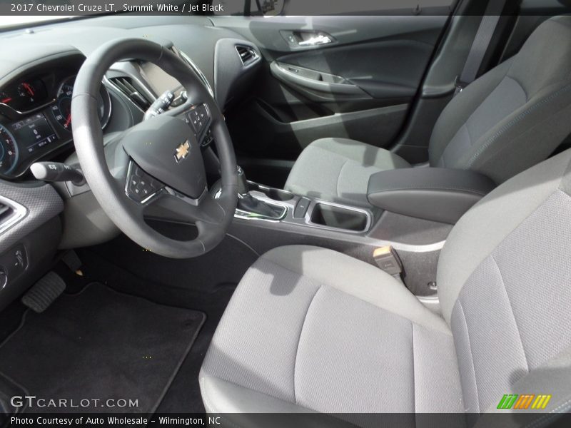 Summit White / Jet Black 2017 Chevrolet Cruze LT