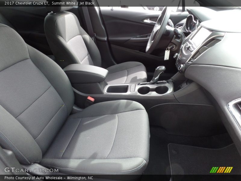 Summit White / Jet Black 2017 Chevrolet Cruze LT