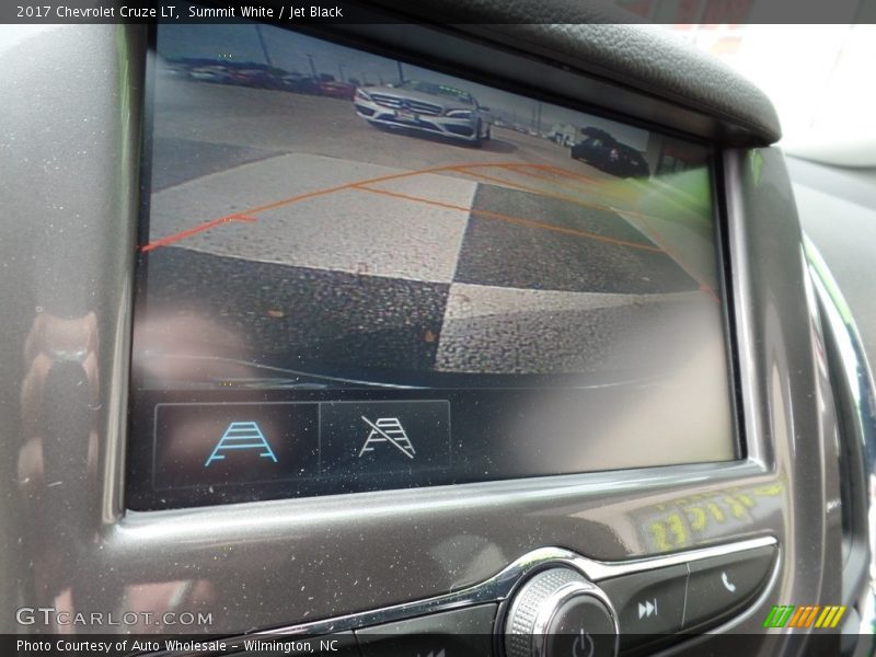 Summit White / Jet Black 2017 Chevrolet Cruze LT