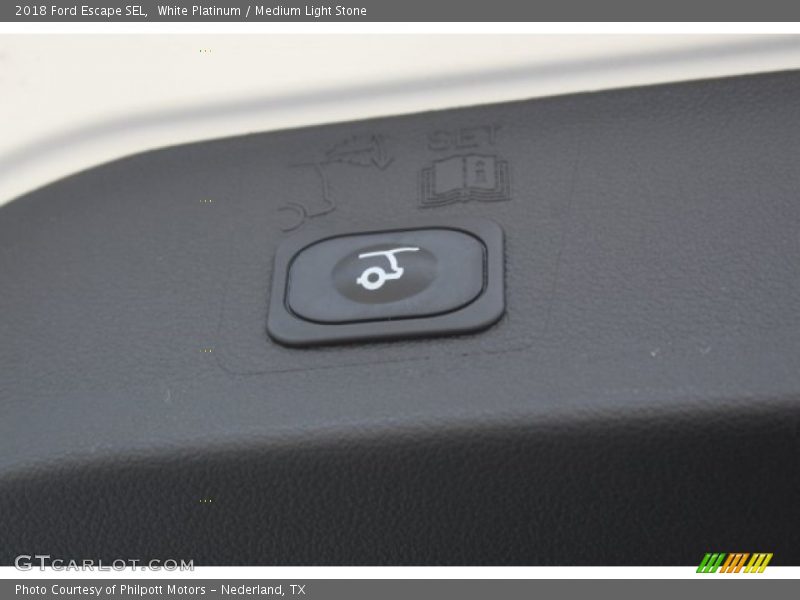 White Platinum / Medium Light Stone 2018 Ford Escape SEL