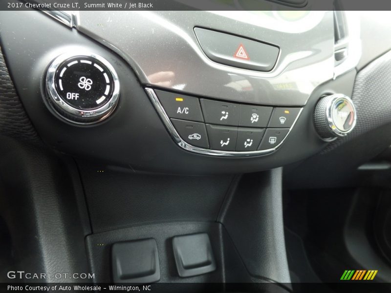 Summit White / Jet Black 2017 Chevrolet Cruze LT