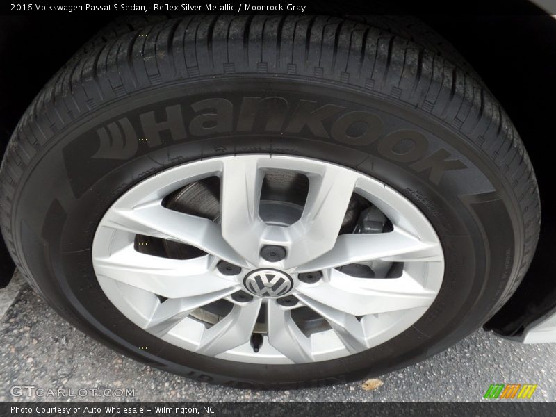 Reflex Silver Metallic / Moonrock Gray 2016 Volkswagen Passat S Sedan