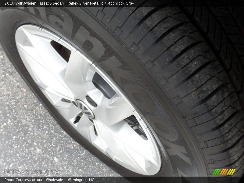 Reflex Silver Metallic / Moonrock Gray 2016 Volkswagen Passat S Sedan