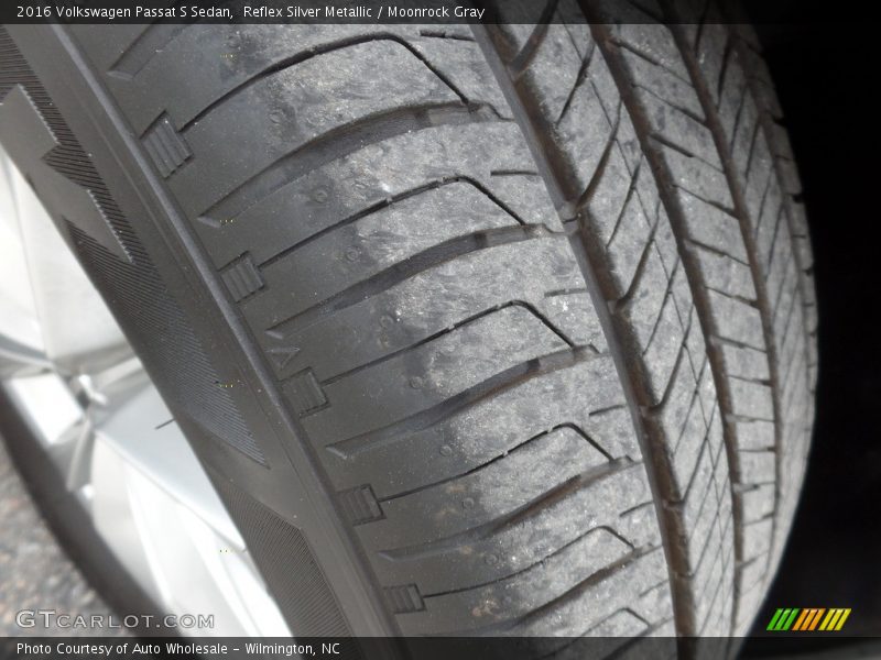 Reflex Silver Metallic / Moonrock Gray 2016 Volkswagen Passat S Sedan
