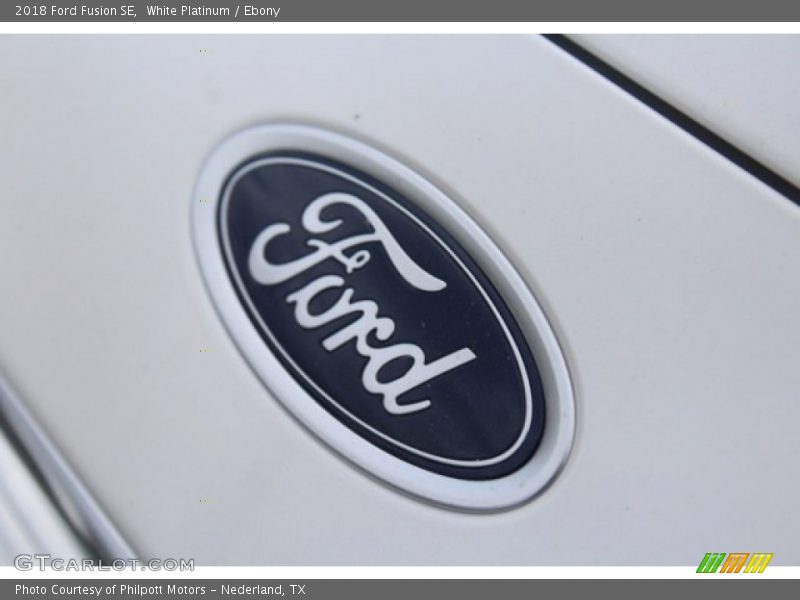 White Platinum / Ebony 2018 Ford Fusion SE
